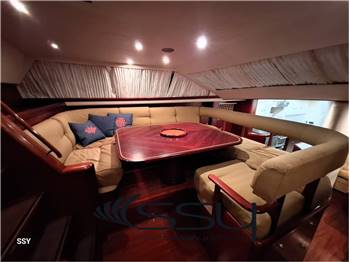 OYSTER YACHTS 82