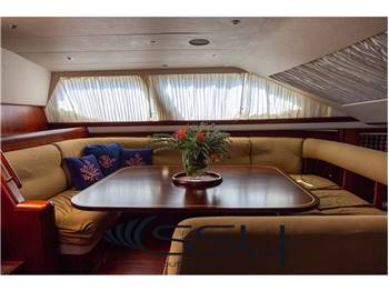 OYSTER YACHTS 82