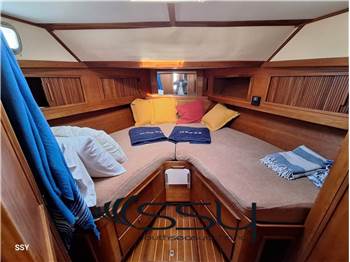 SABRELINE LOBSTER 36 Express Cruiser