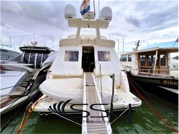 FERRETTI 530