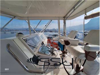 CABO YACHT 43 Flybridge