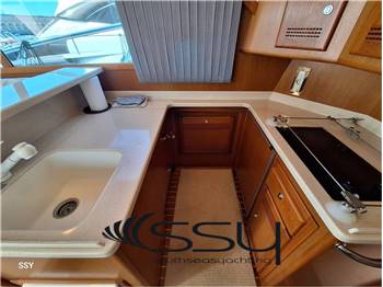CABO YACHT 43 Flybridge