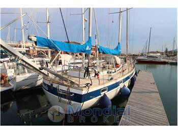 Hallberg Rassy 42