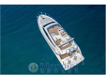 Ferretti 560