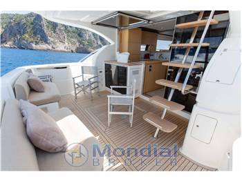 Ferretti 560