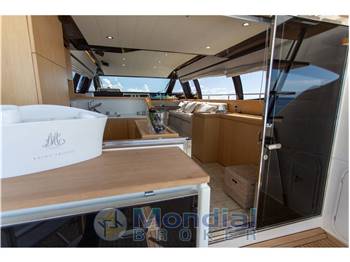 Ferretti 560