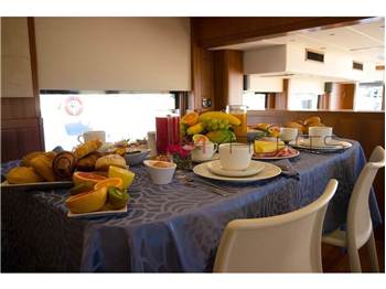 Favaro Yachts Yacht a motore 23 m con equipaggio