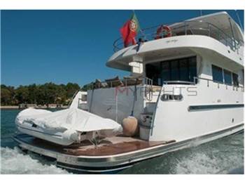 Favaro Yachts Yacht a motore 23 m con equipaggio