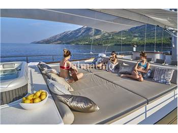 Custom Yacht a vela 43 metri con equipaggio