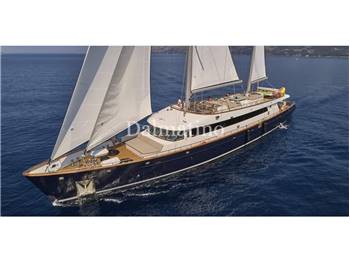 Custom Yacht a vela 43 metri con equipaggio