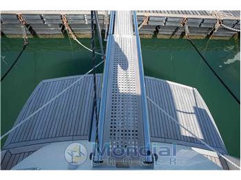Cantieri Estensi F370 Bluetime