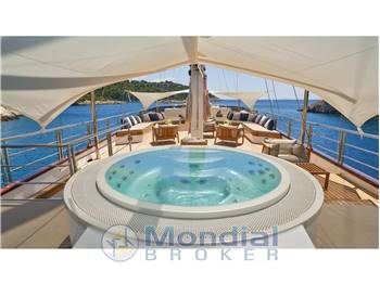Custom Yacht a vela Mal