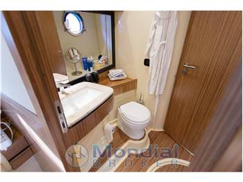 Azimut Magellano 53