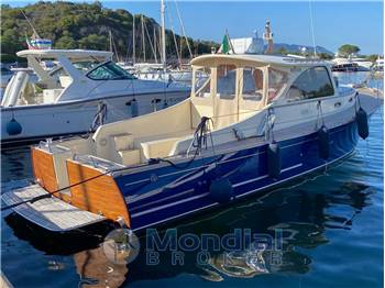 Rose Island - Lobster 38