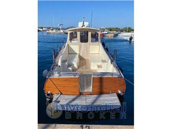 Rose Island Lobster 38