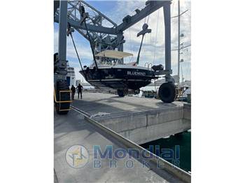 Magnum Marine 40' Sport