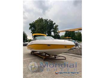 Rinker Captiva 262 cuddy