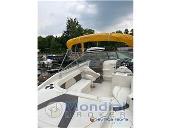 Rinker Captiva 262 cuddy