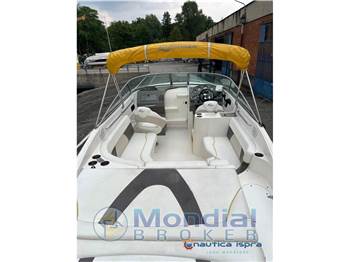 Rinker Captiva 262 cuddy