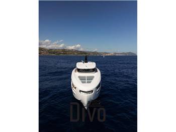 FERRETTI YACHTS INFYNITO 90