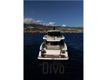 FERRETTI YACHTS INFYNITO 90