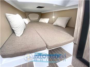 Ranieri International Cayman 28 Executive Trofeo