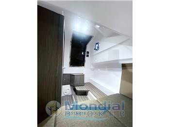 Ranieri International Cayman 28 Executive Trofeo