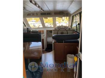 Riviera Marine 33 Flybridge