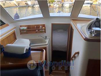 Riviera Marine 33 Flybridge