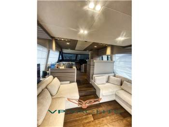 Ferretti Yachts F670