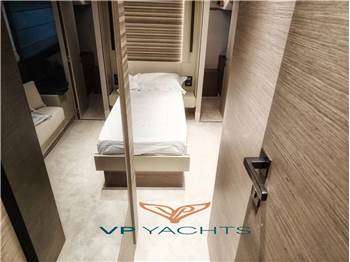 Ferretti Yachts F670