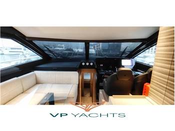 Ferretti Yachts F670