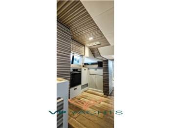Ferretti Yachts F670