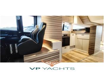 Ferretti Yachts F670