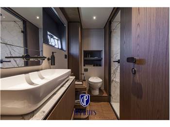 Ferretti Yachts F580