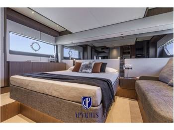 Ferretti Yachts F580