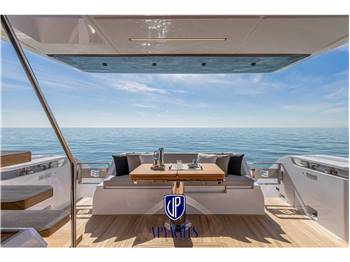 Ferretti Yachts F580