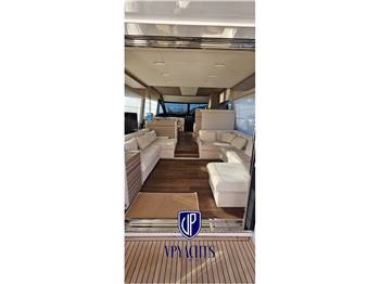 Ferretti Yachts F670