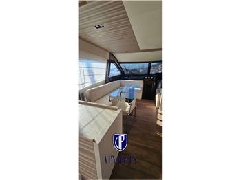 Ferretti Yachts F670