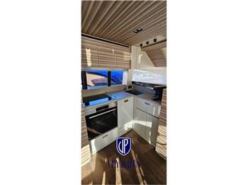 Ferretti Yachts F670