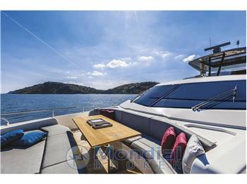 Ferretti 850
