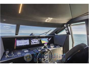 Ferretti 850