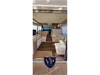 Ferretti Yachts 670