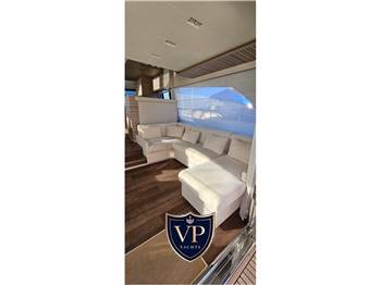 Ferretti Yachts 670