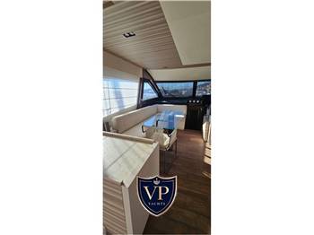 Ferretti Yachts 670