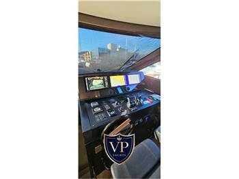 Ferretti Yachts 670