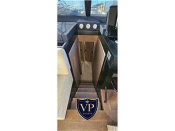 Ferretti Yachts 670
