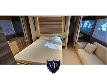 Ferretti Yachts 670