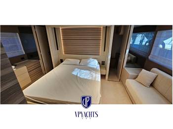 Ferretti Yachts 670