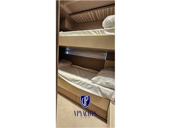 Ferretti Yachts 670